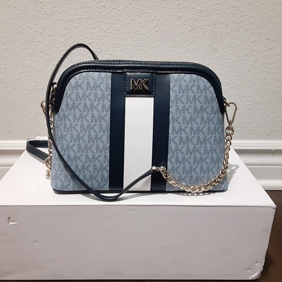 Michael Kors - Picture 1 of 10